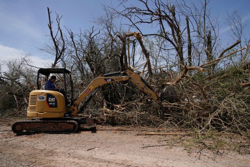 Tornadoes rip through central Oklahoma, killing at least 3 - Vimarsana News