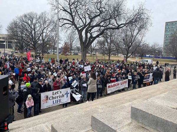 Kansas enacts first anti-abortion law since Roe fell after lawmakers override Gov. Kelly’s veto