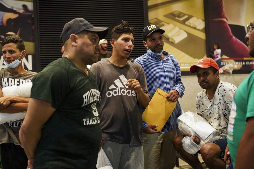 As Texas plans to resume busing migrants to Chicago on Monday, Mayor Lightfoot blasts Gov. Abbott in letter
