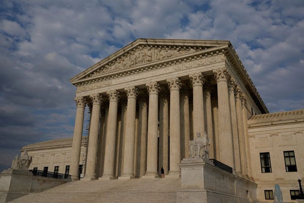 U.S. Supreme Court halts execution of Oklahoma inmate Glossip - Vimarsana News