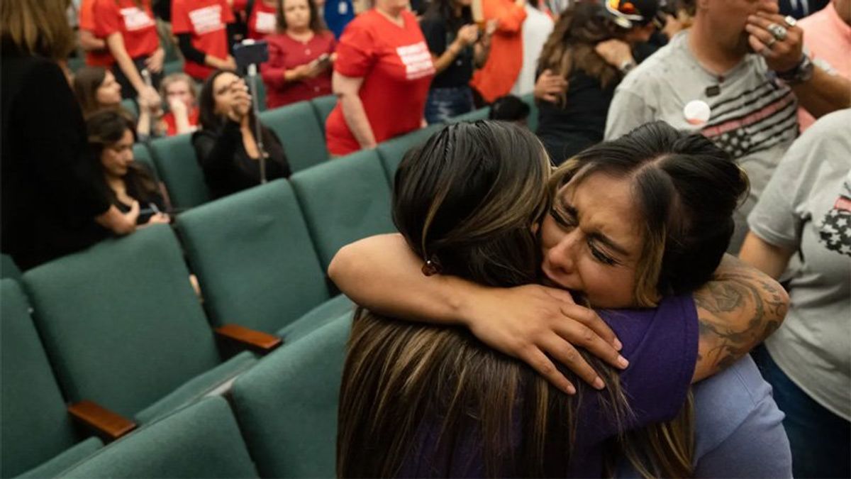 In surprise move after mall shooting, Texas House panel OKs bill raising age to buy semi-automatic rifles
