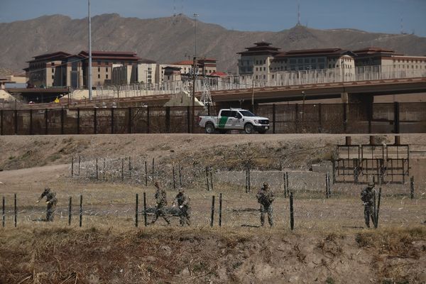 Texas governor orders national guard to border ahead of rule change