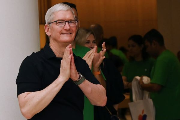 Apple to spend billions of dollars on U.S.-made 5G tech