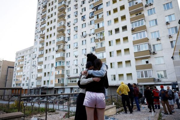 Ukraine air defenses battle fresh wave of Russian attacks