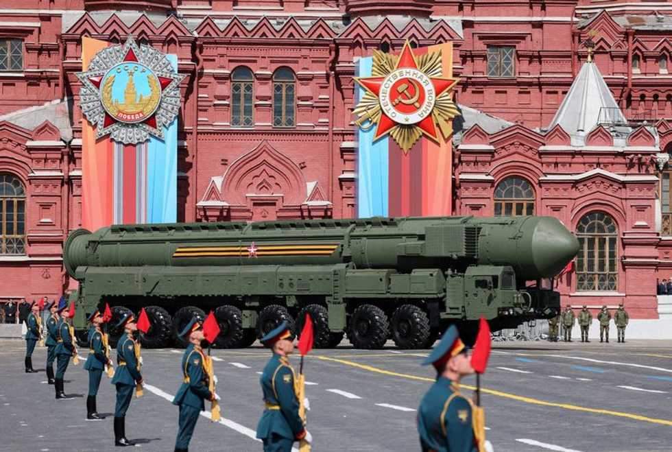 US to offer to keep nuclear arms curbs until 2026 if Russia does same