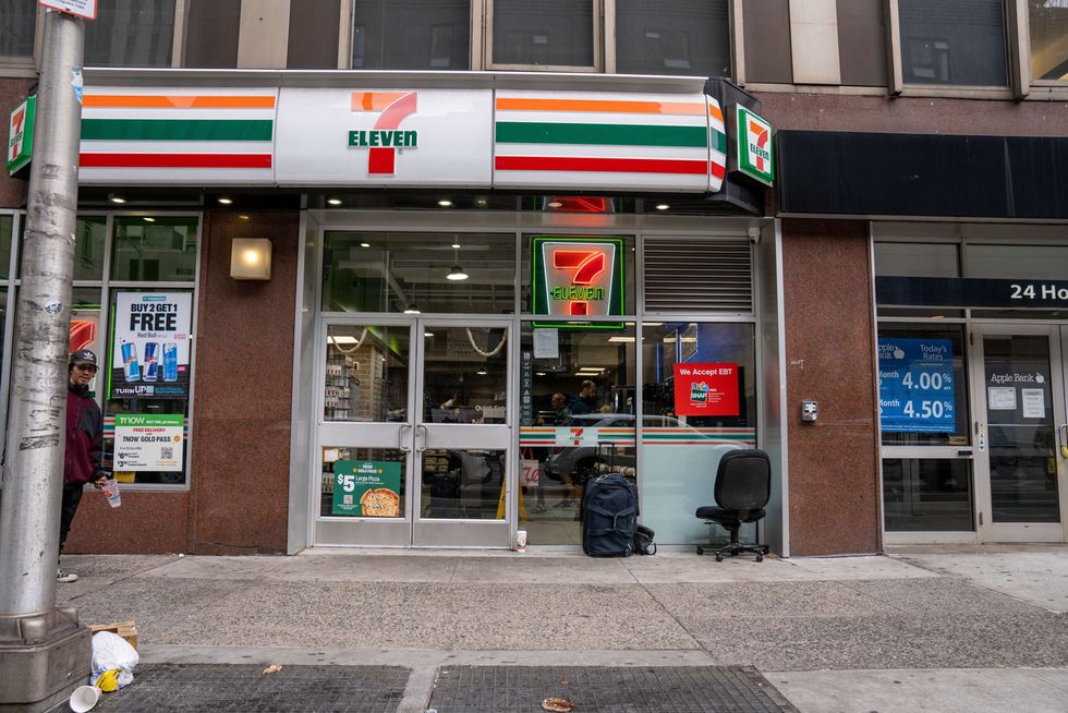 Gunman shoots into NYC 7-Eleven after trying to steal candy: cops