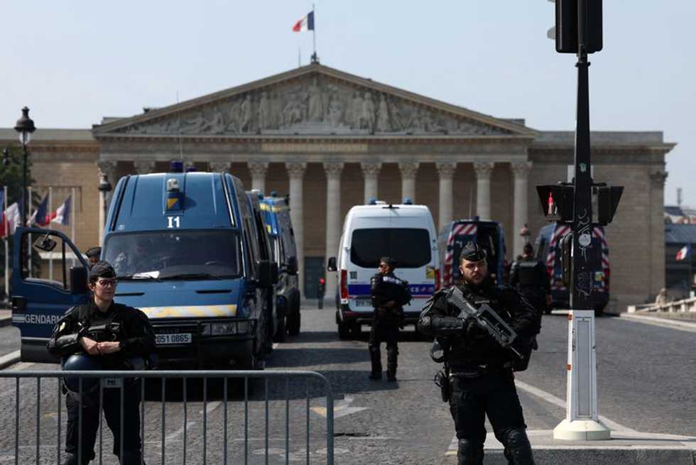 Protesters prepare last-ditch bid to stop French pension overhaul