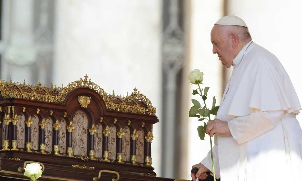 Pope's post-surgery recovery progressing, examination results good