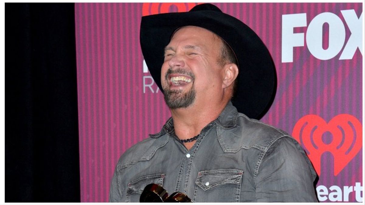 Garth Brooks vows to serve Bud Light at his new Nashville bar