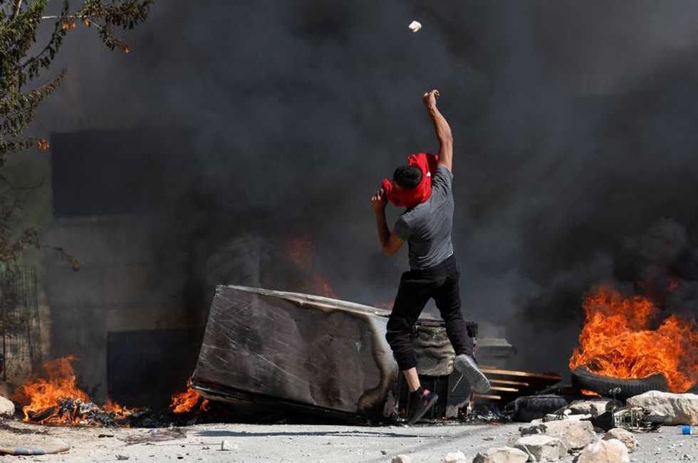 Palestinian shooting attack in West Bank, settlers torch homes