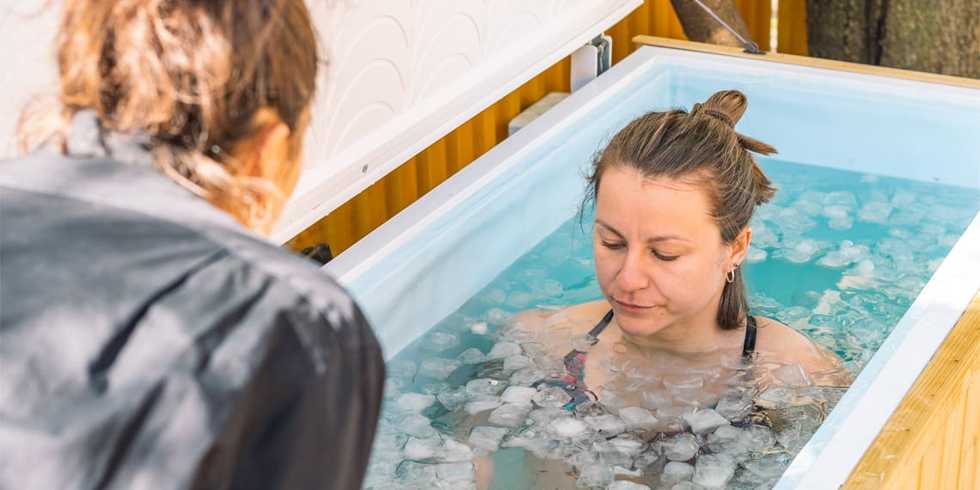 Brain imaging study links increases in positive emotions after cold water immersion to changes in neural connectivity