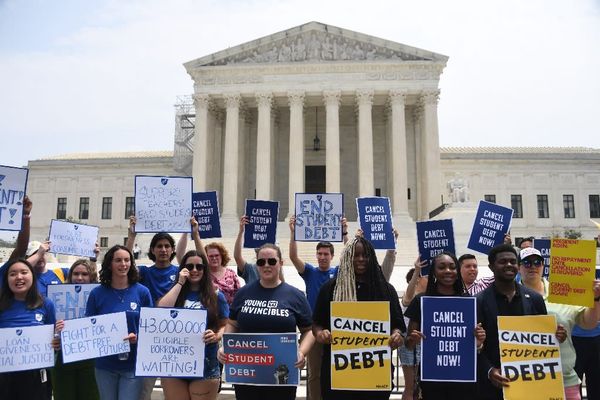 Back on hook for loans, Americans decry 'unjust' student debt