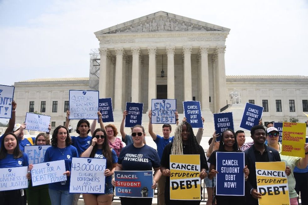 Back on hook for loans, Americans decry 'unjust' student debt