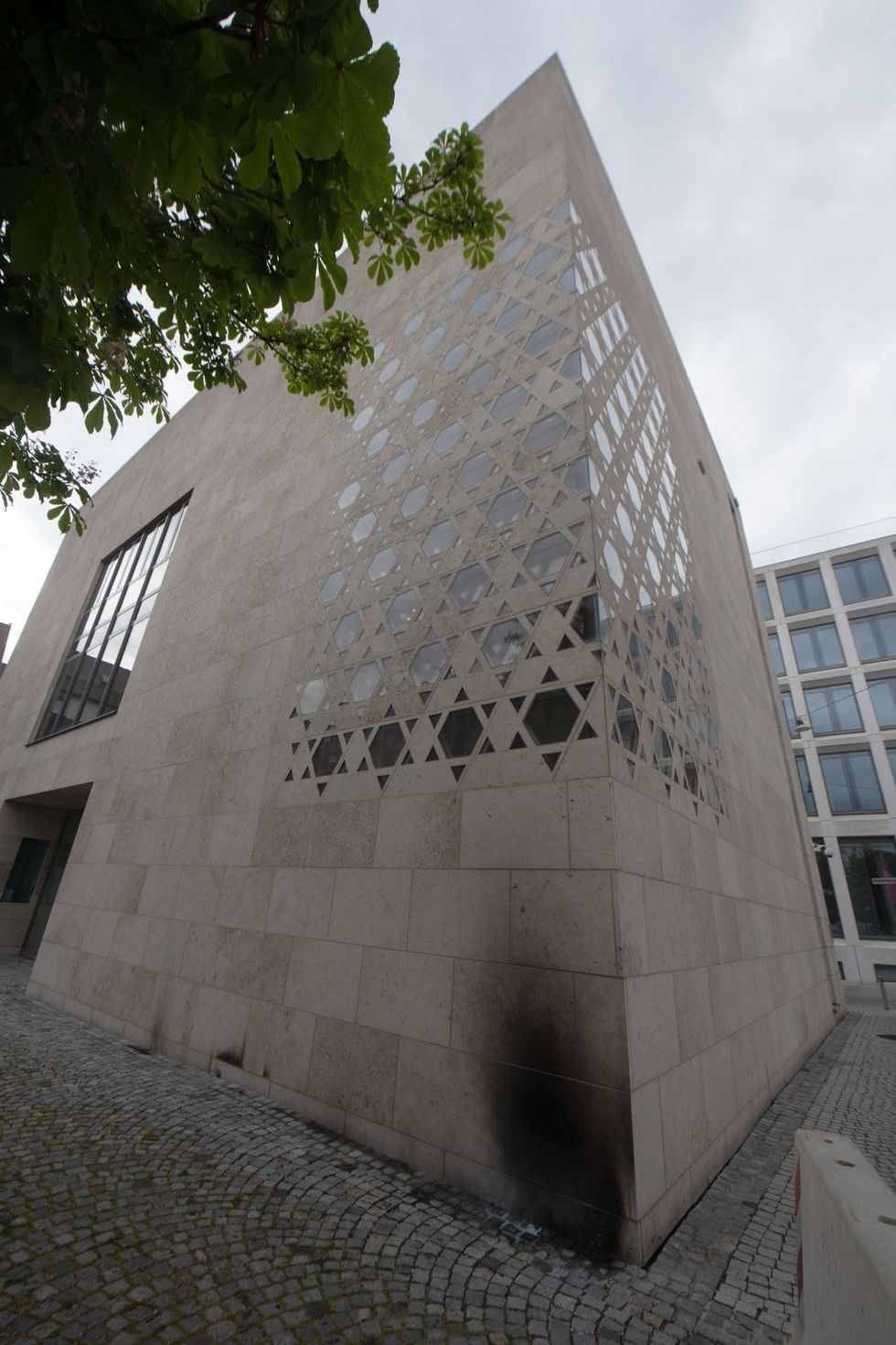 Suspected arsonist arrested two years after German synagogue fire 