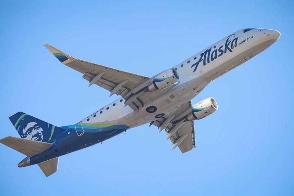 Passenger threatens to bomb plane in note to attendant on Seattle-bound flight, FBI says