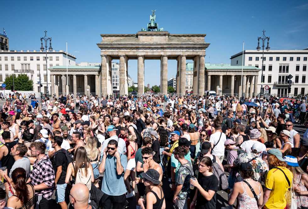 Police tell Berlin ravers to keep clothes on at mass techno parade