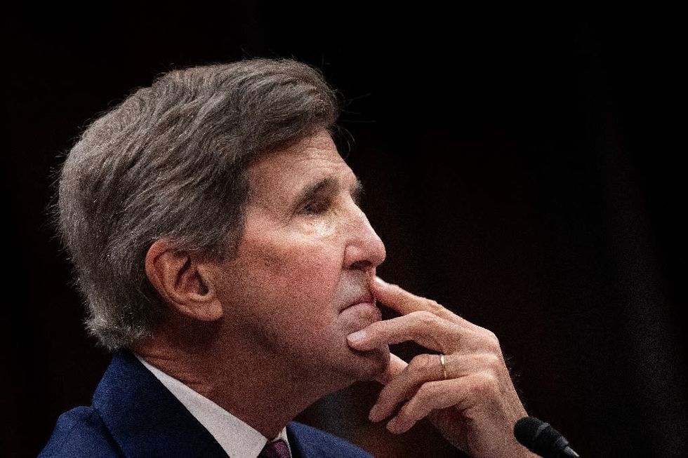 US climate envoy Kerry holds talks in China