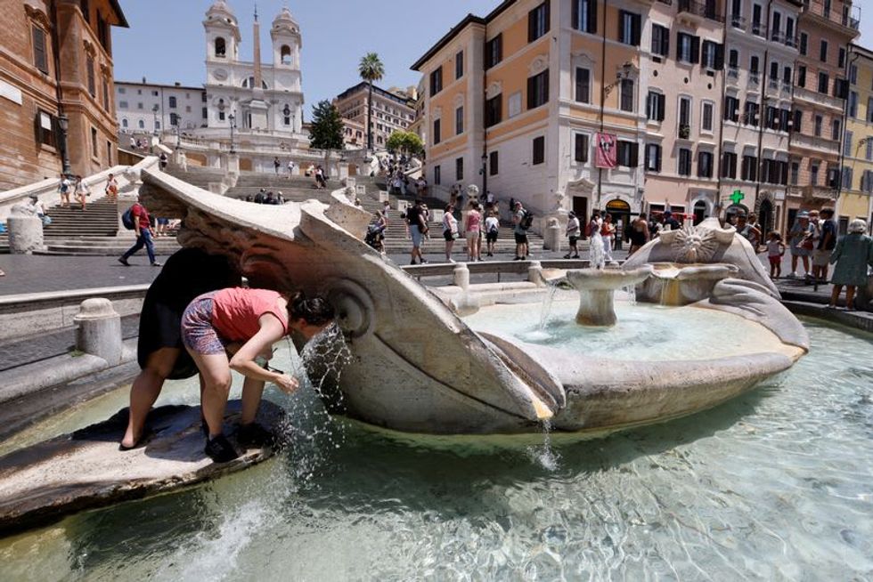 Heatwaves set records, trigger health warnings in US and Europe