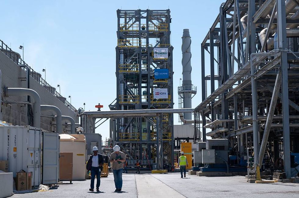 California’s ambitious 2030 climate target faces serious obstacles, acknowledges regulator