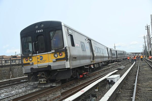 Long Island Rail Road derailment hurts 13 east of Jamaica station in Queens, snarls afternoon service