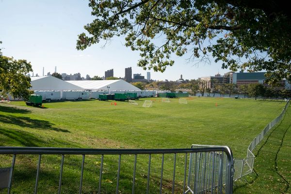 As many as 2,000 migrants to be housed in tent shelter on Randalls Island soccer fields, NYC Mayor Adams says
