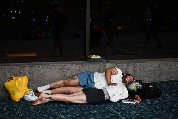 Like a warzone: Hawaii's fleeing tourists tell of escape