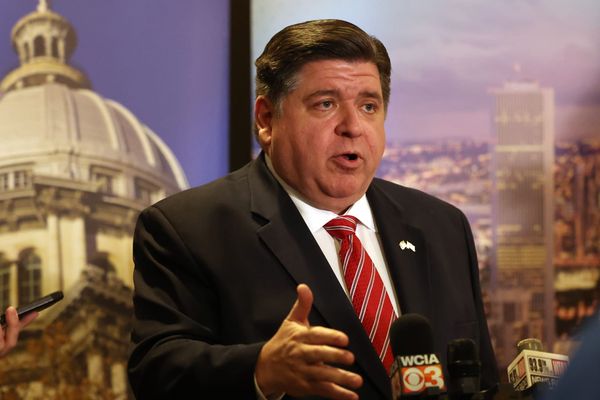 Illinois governor OKs measure allowing civil action against gun dealers and manufacturers for improper marketing campaigns