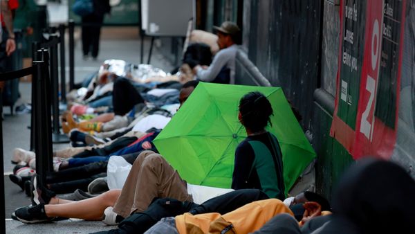Hundreds of NYC shelter beds sat vacant while migrants slept outside Roosevelt Hotel, data shows