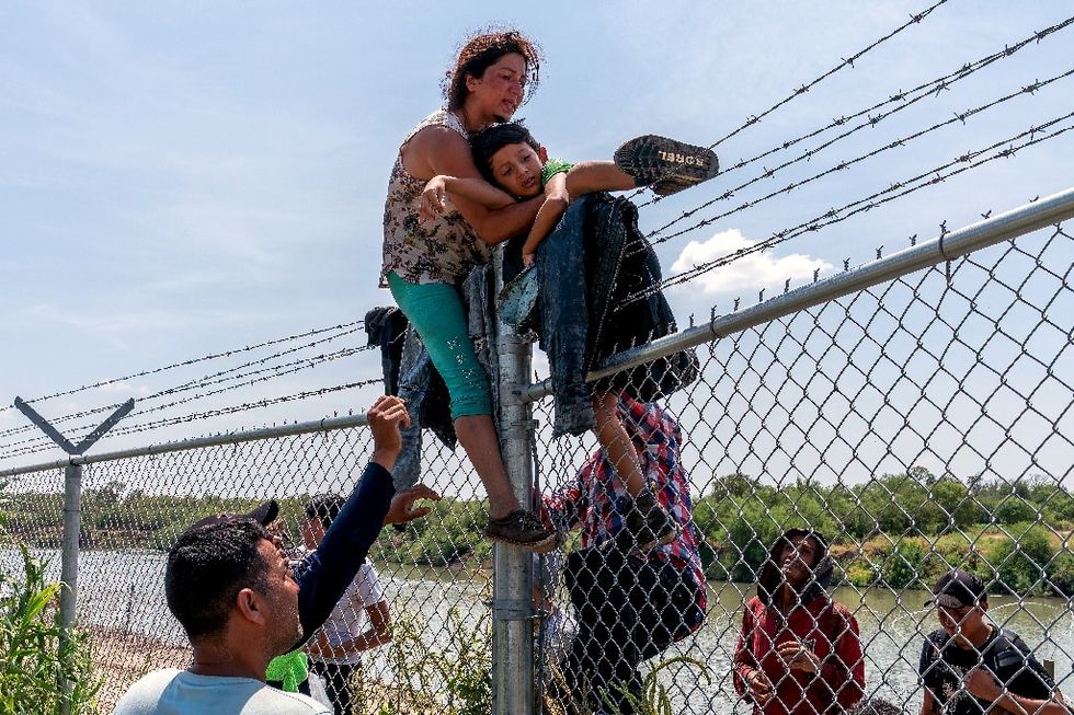 Migrants' perilous trip past buoys, razor wire to reach Texas