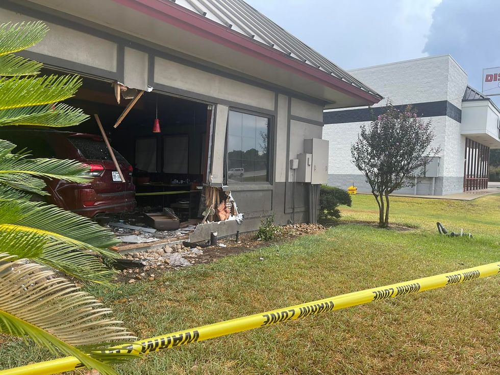 SUV crashes into Denny’s restaurant near Houston, injuring 23