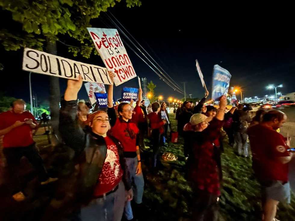 Shares of Detroit Three fall as U.S. auto workers begin strike