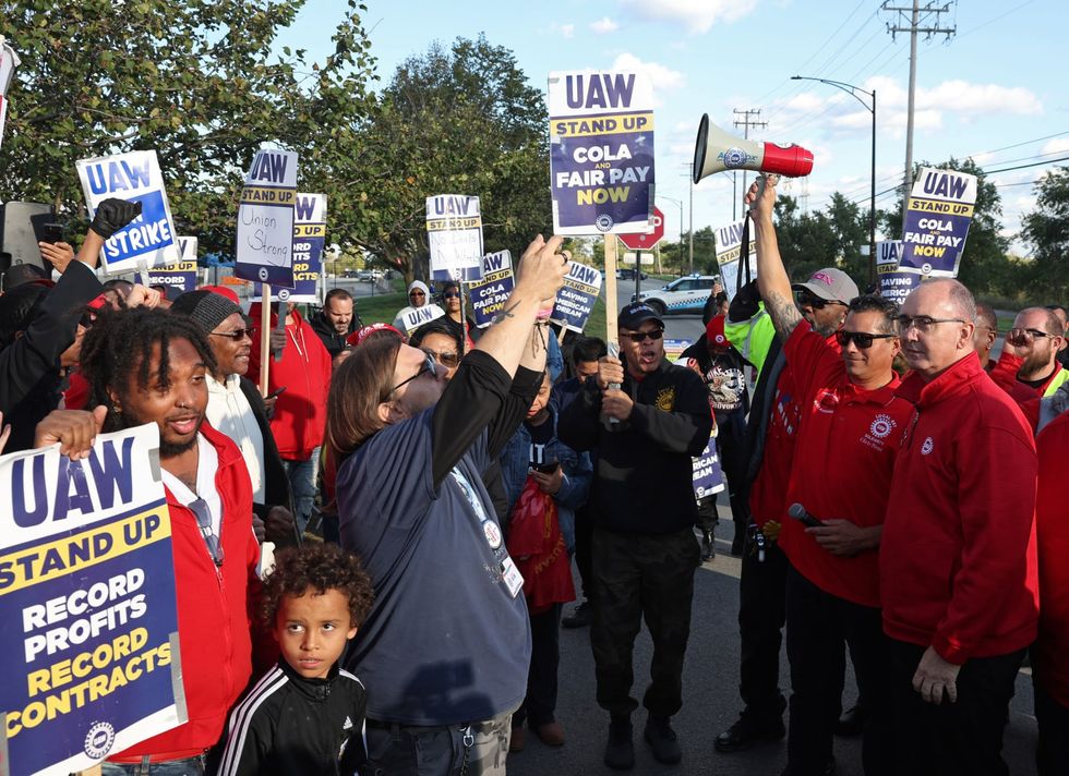 GM passes new offer to UAW, bumps wage increases to 25% compounded