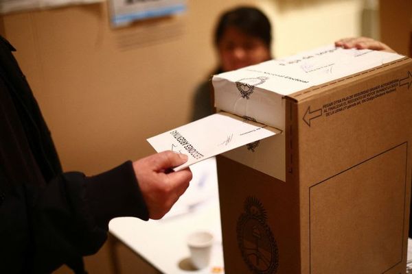 Argentina election vote count underway as run-off looks likely