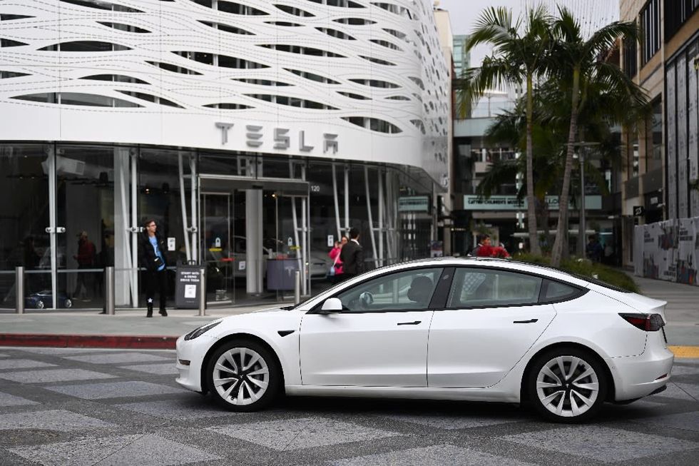 U.S. transition to electric vehicles faces delays