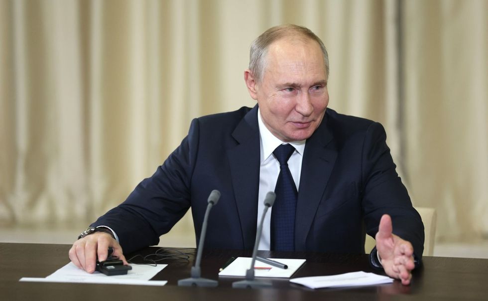 Russian doctors call on Putin to free ailing anti-war activist