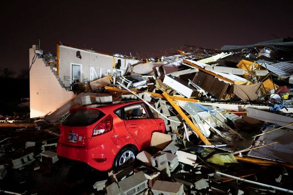 Tennessee tornadoes leave at least 6 dead, tens of thousands without power