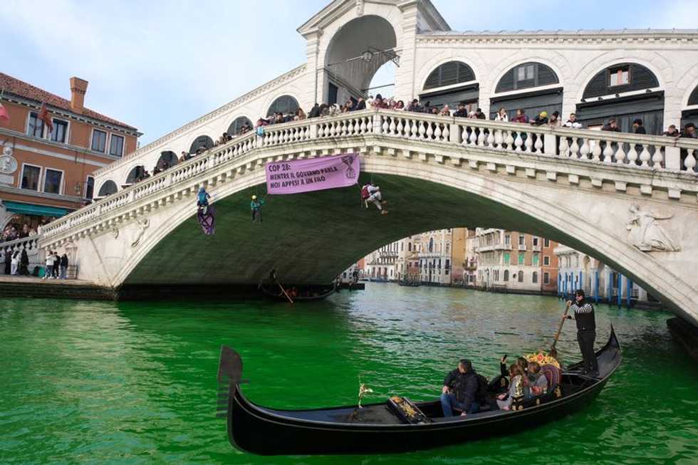 Italian climate change protesters turn Venice's Grand Canal green