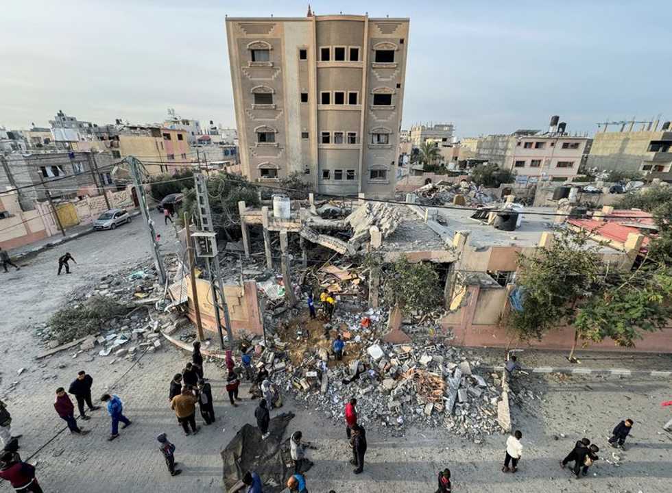 Israel battles Hamas on streets of Gaza city as UN delays vote again