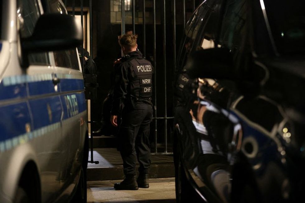 Security hiked at Cologne cathedral for Christmas amid attack threat