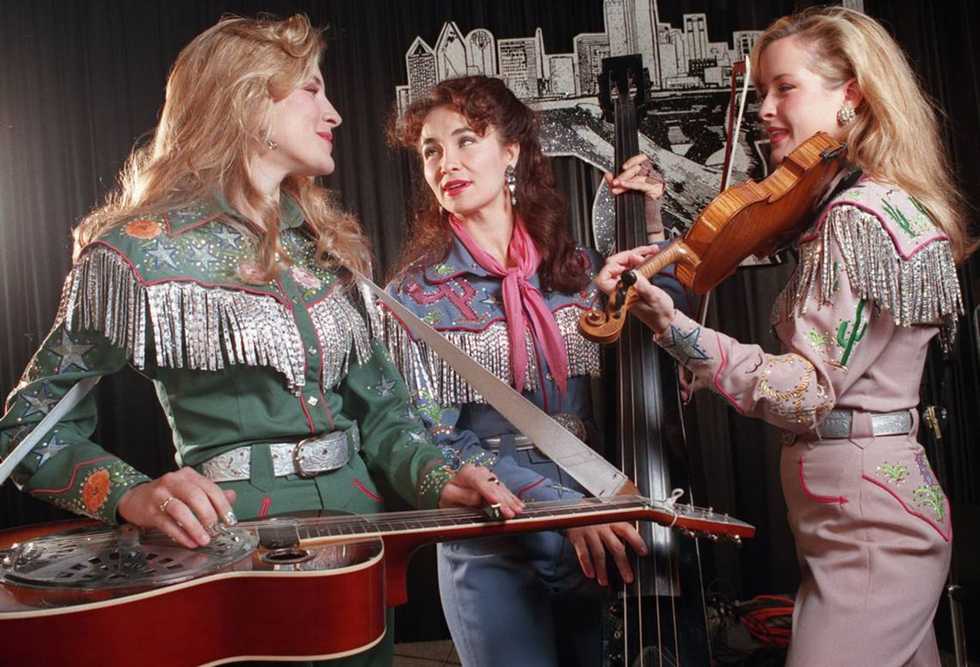 Dixie Chicks co-founder Laura Lynch dead at 65 after head-on collision