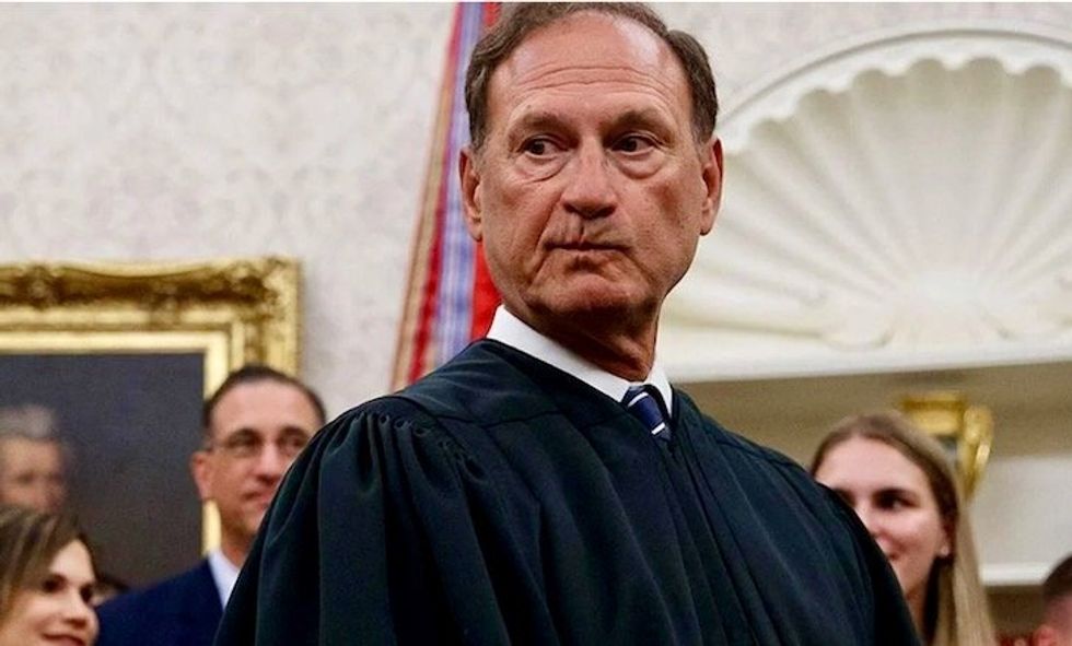 Ex-prosecutor shows how Justice Alito's flag scandal may be 'worse than people are saying'