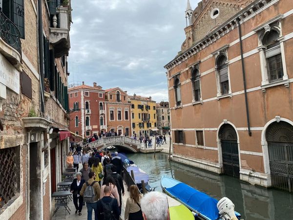 Venice bans larger tourist groups, loudspeakers and some lingering