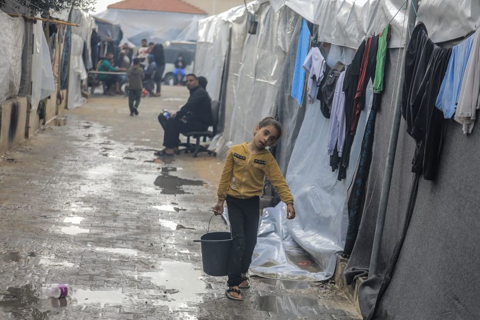 Disease threatens tens of thousands in Gazan shelters, UN and WHO say