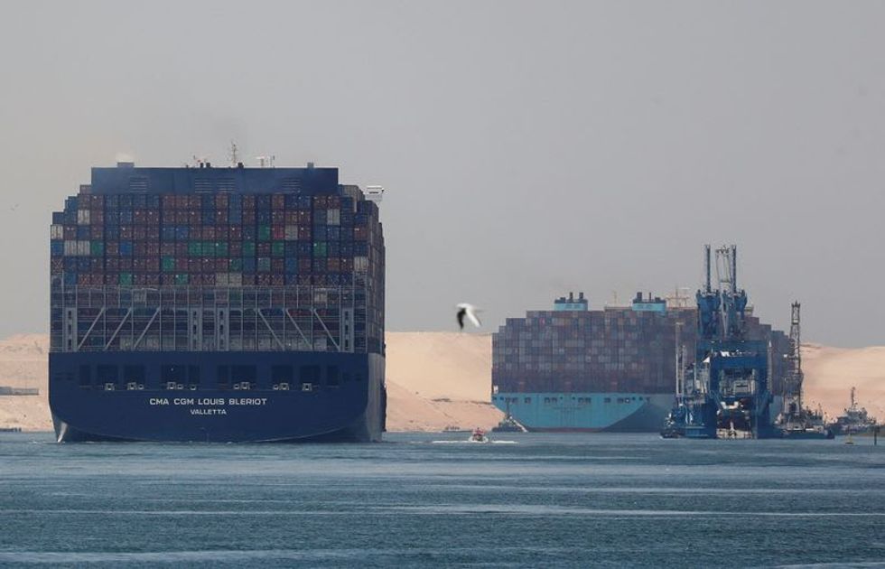 U.S. sinks 3 ships, kills 10 after Houthi Red Sea attack