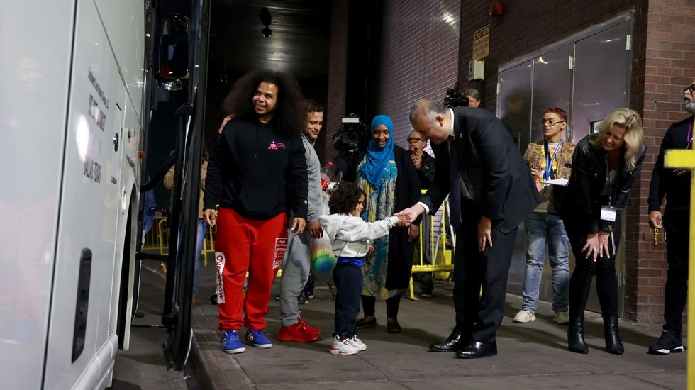 Migrant-filled buses from Texas arrive in New Jersey, skirting New York City's new rules