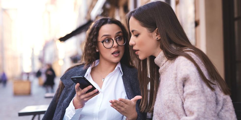 Women are more likely than men to share negative information, study finds