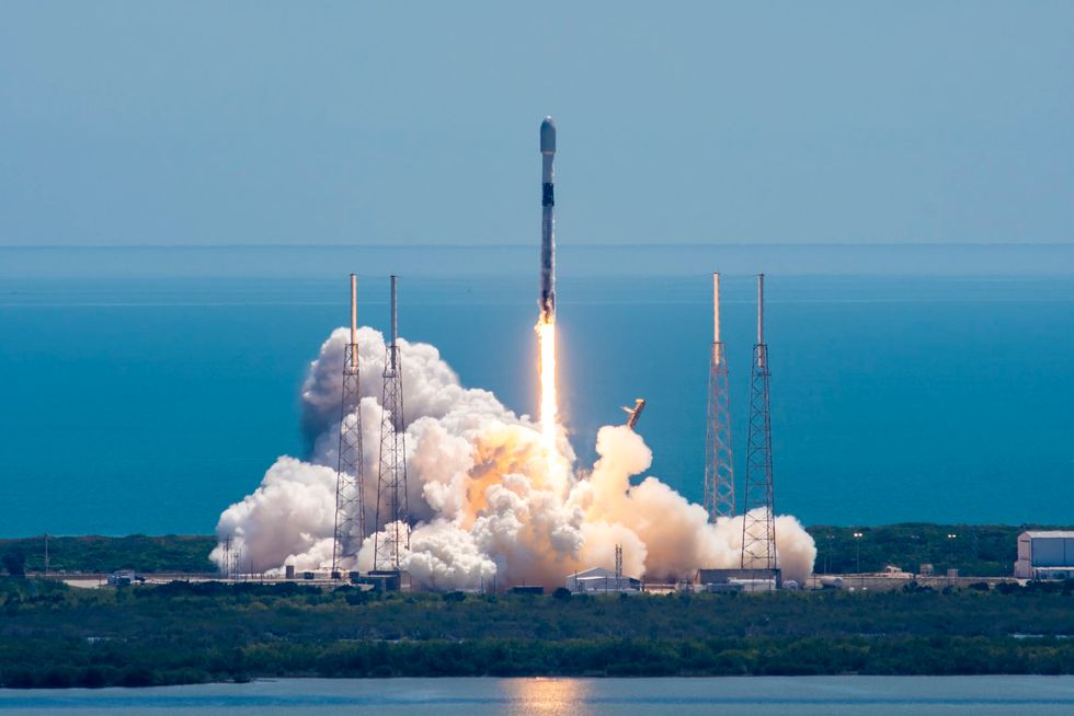 SpaceX lines up Sunday afternoon launch