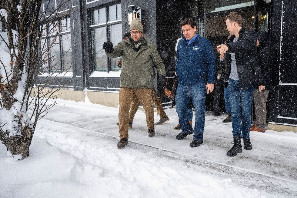 'Intense' blizzard blows Iowa caucus campaigning off course