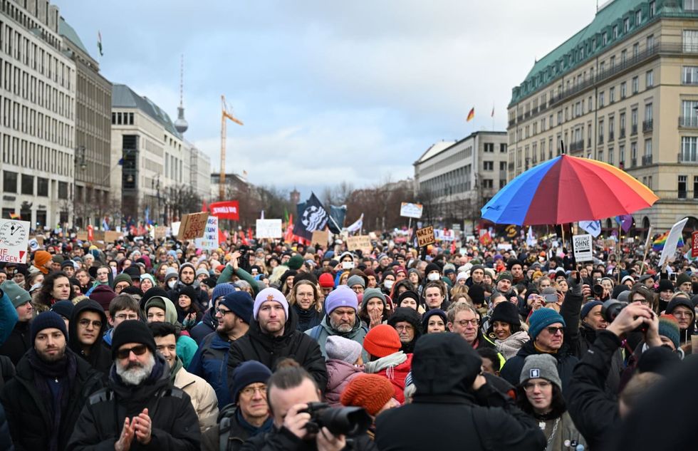 Several thousand demonstrate in Berlin against right-wing extremism