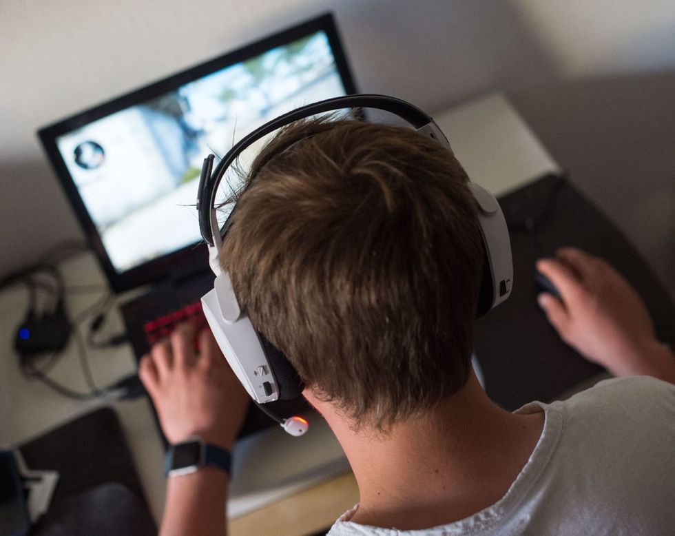 Video game addicts at risk of hearing loss and tinnitus, doctors warn